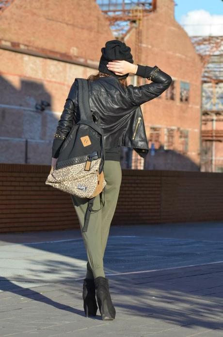 SPORTY LOOK: Supe Backpack SPORTY LOOK: Supe Backpack