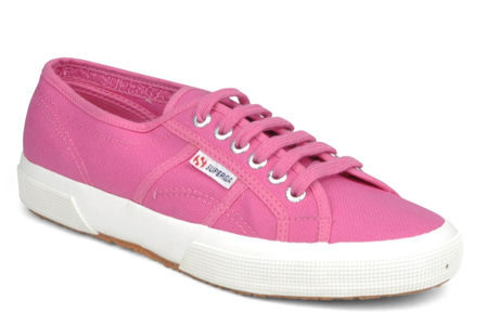 Le sneakers per la primavera sono rosa Superga