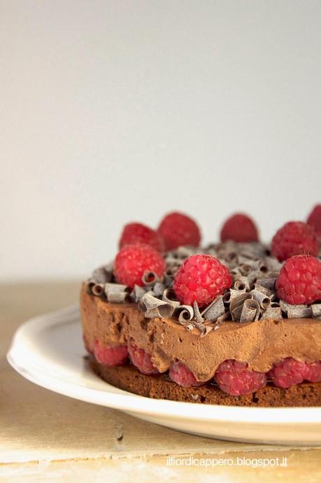 Torta con mousse al cioccolato fondente e zenzero, con lamponi: è Re-cake  #5!