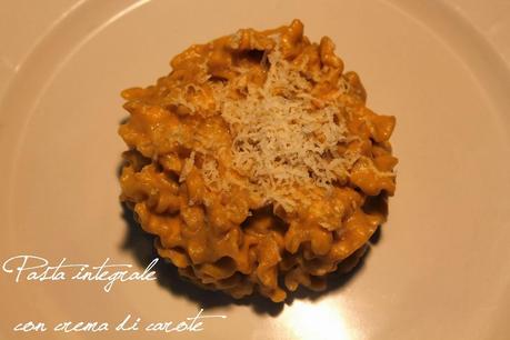 Pasta integrale con crema di carote