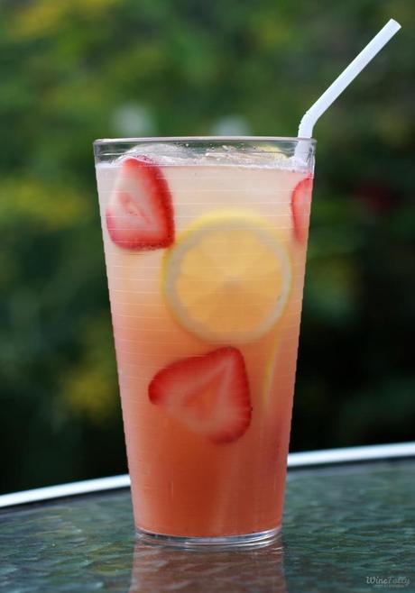 Strawberry Moscato Wine Cocktail