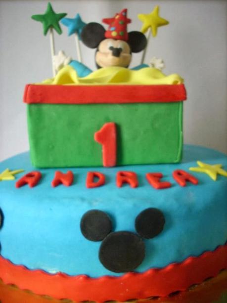 TORTA CON TOPOLINO