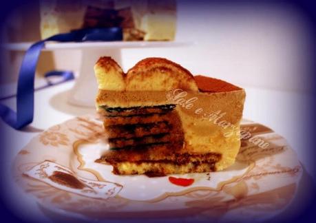 SEMIFREDDO AL CAFFE' E CREMA TIRAMISU' CON MILLEFOGLIE CROCCANTE AL CIOCCOLATO (RICETTA MONTERSINO) SEMIFREDDO AL CAFFE' E CREMA TIRAMISU' CON MILLEFOGLIE CROCCANTE AL CIOCCOLATO (RICETTA MONTERSINO)