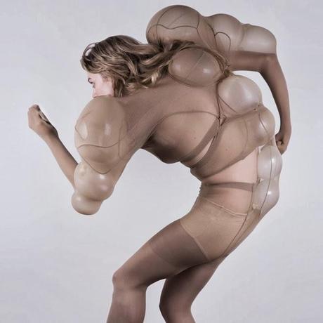 tra il glamour e il perturbante... tra il glamour e il perturbante...