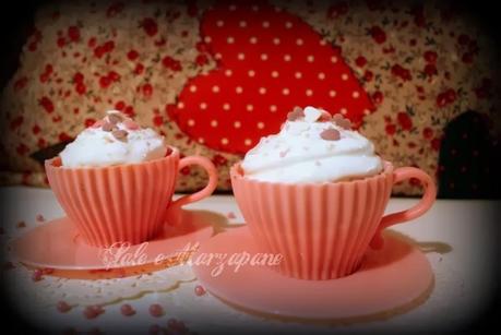 CUPCAKE YOGURT E BACCHE DI GOJI CON FROSTING DI MERINGA ITALIANA...HAPPY VALENTINE'S DAY!!! CUPCAKE YOGURT E BACCHE DI GOJI CON FROSTING DI MERINGA ITALIANA...HAPPY VALENTINE'S DAY!!!