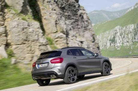 Mercedes: la GLA, a Milano, è di moda alt=
