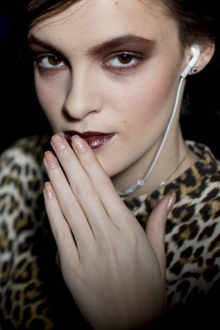 aa rodarte-rtw-fw2014-backstage-02_222851331599.jpg_carousel_parties