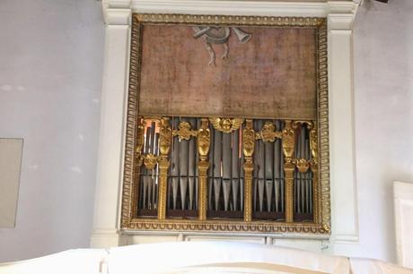 l'organo della chiesa di Santa Lucia a Montebicchieri