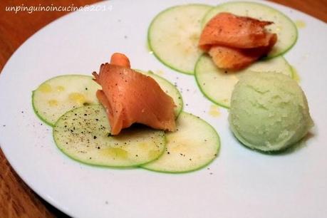 Salmone affumicato con carpaccio e sorbetto alla mela verde