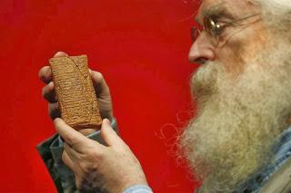 Scoperta una tavoletta mesopotamica in caratteri cuneiformi. Dice che l’Arca di Noè aveva una forma tonda.