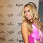 Paris Hilton compie 33 anni e si veste da principessa Disney01