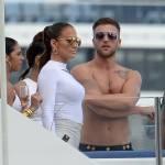 Jennifer Lopez Looks Sexy In White Hot Pants While Filming A Music Video In Miami Jennifer Lopez su uno yacht di lusso a Miami06