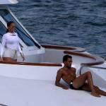 Jennifer Lopez sullo yacht con Casper Smart e sul set con Ricky Martin (foto)