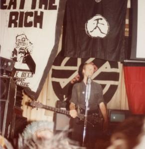 Pete Wright al concerto dei Crass Marcus Garvey Center Gran Bretagna due maggio del 1984