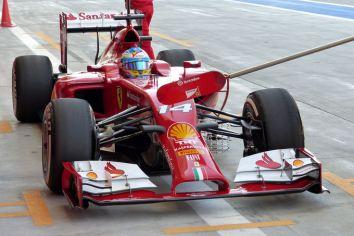 Alonso-Ferrari_Test_day2_Bahrain_2014 (3)