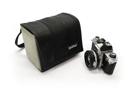 DALLA BICICLETTA ALL’ACCESSORIO: LE CREAZIONI DI MNMUR Portafotocamera con camera d'aria - Mnmur