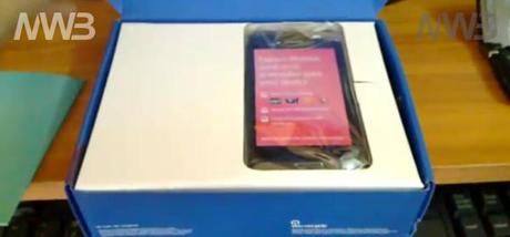 Unboxing Nokia E7, contenuto della scatola, contenuto della confezione
