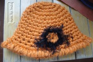 Uncinetto: scarica lo schema ‘cappello per gli ultimi freddi’
