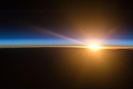 Un tramonto dallo spazio