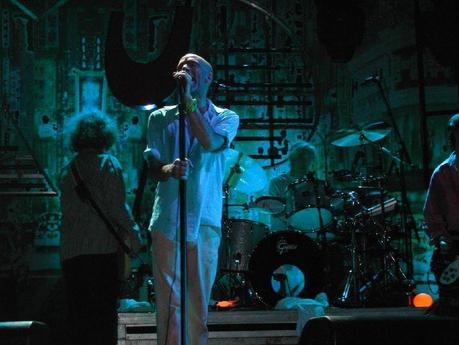 File:Padova REM concert July 22 2003 blue.jpg