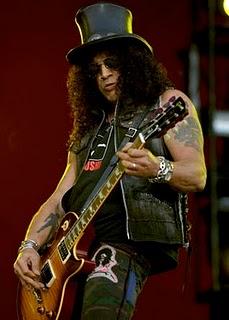 Slash - Si scontra con Glee attraverso la stampa