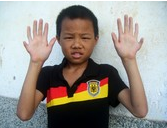 incredibili immagini!!! Bimbo cinese ha 12 dita delle mani e 12 dita dei piedi!