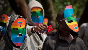 Uganda: gli Stati Uniti “bloccano” la legge anti-gay di Museveni? Una manifestazione contro la legge anti-gay in Uganda (columbian.com)