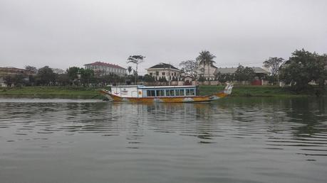Sul fiume dei profumi Sul fiume dei profumi