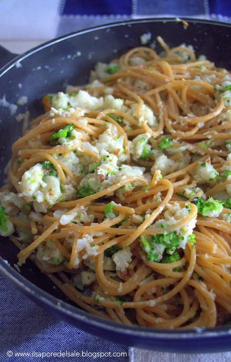 Pasta integrale al profumo d'arancia con cavolfiore, broccolo e mandorle...