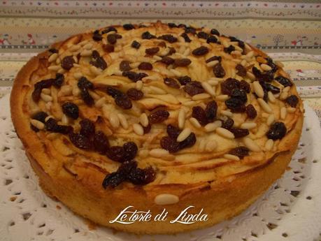 Torta alle mele, uvetta e pinoli