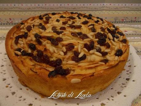 Torta alle mele, uvetta e pinoli