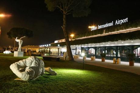 le statue di Rabarama, all'aeroporto di Pisa