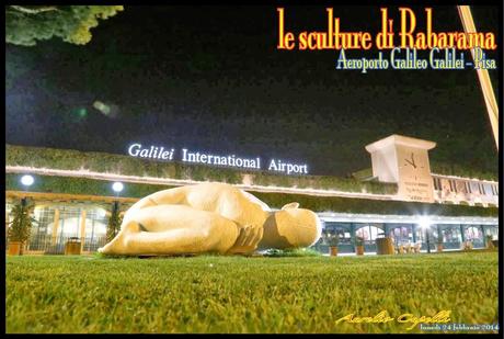 le statue di Rabarama, all'aeroporto di Pisa