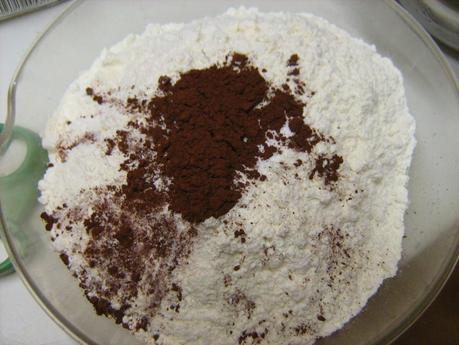 Medovník della Repubblica Ceca con latte condensato caramellato fatto in casa