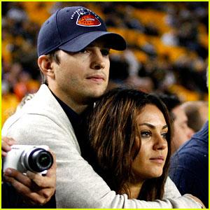 Ashton Kutcher e Mila Kunis prossimi sposi - Ecco l'enorme anello di fidanzamento