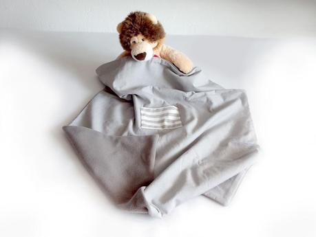 lalunadianna - child blanket-grey-with-pocket