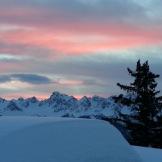 Trentino Ski Sunrise: l’emozione unica di sciare all’alba in Val di Fassa