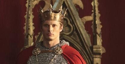 Bradley James tanto abbronzato in una foto del passato