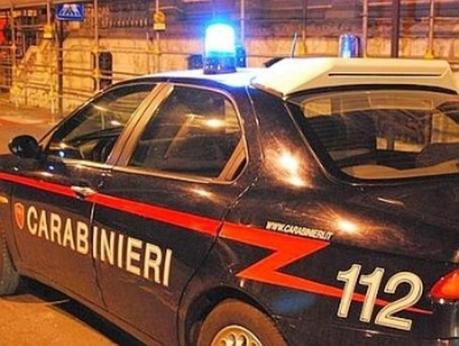 Accoltellato per difendere il nipote del boss carabinieri