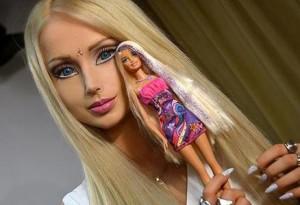 Donna come una Barbie