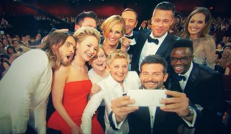 Oscar 2014, il selfie più ritwittato di sempre con i divi di Hollywood