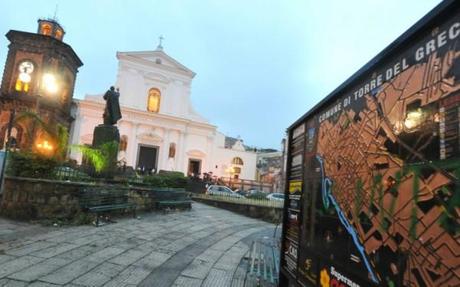 Crolla una scala a Torre del Greco, 3 famiglie rimaste intrappolate nell’edificio! Torre del Greco