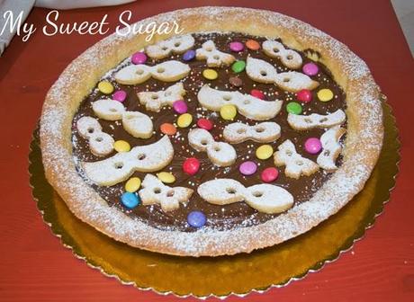 Crostata decorata alla nutella per la festa di carnevale