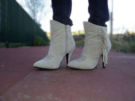 Total Blue Look: Gotha & Babi Firenze tronchetti-pimkie-beige