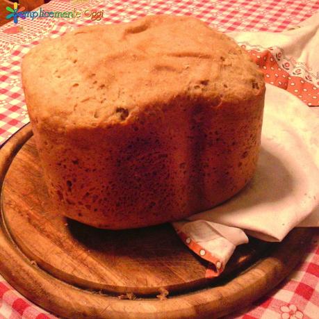 Pane di pasta madre con macchina per il pane