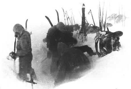 Foto contenuta in un rullino ritrovato sul posto. Allestimento del campo il 2 febbraio 1959