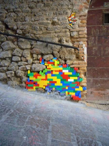 day sharing: Jan Vormann ripara il mondo con i Lego