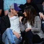 Mila Kunis con l'anello di diamanti regalato da Ashton Kutcher07