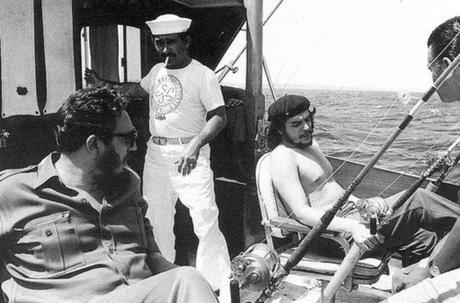 che guevara y fidel castro pescadores. que Fidel y el pescado desde el barco. caza mayor en Cuba. Pesca en Cuba - celebs celebrities fishing personaggi famosi a pesca pescatori famosi amanti della pesca