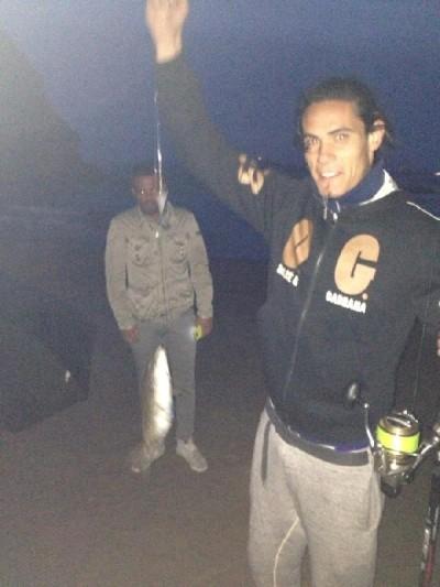 pescador Edinson Cavani. amante de la pesca jugador Edinson Cavani. - celebs celebrities fishing famous people personaggi famosi a pesca pescatori famosi amanti della pesca sportsmen actors politicians sportivi